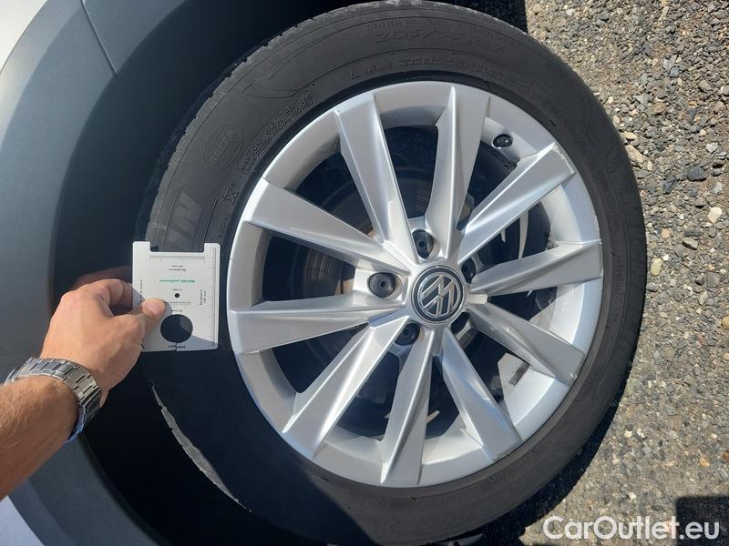  Volkswagen  Golf  VII Variant  (BV5)(2017->) 2.0TDI 135 Alltr. 4M AT #8