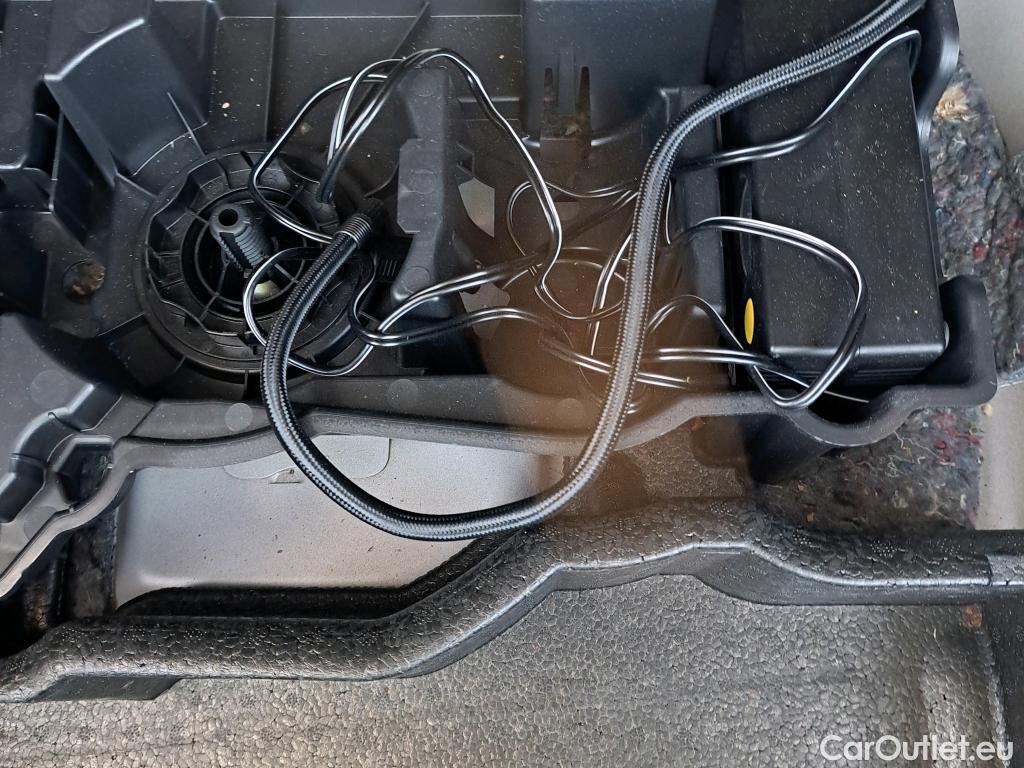 Peugeot  2008 PEUGEOT  / 2019 / 5P / todoterreno Active Pack Puretech 100 S&S BVM6 #4