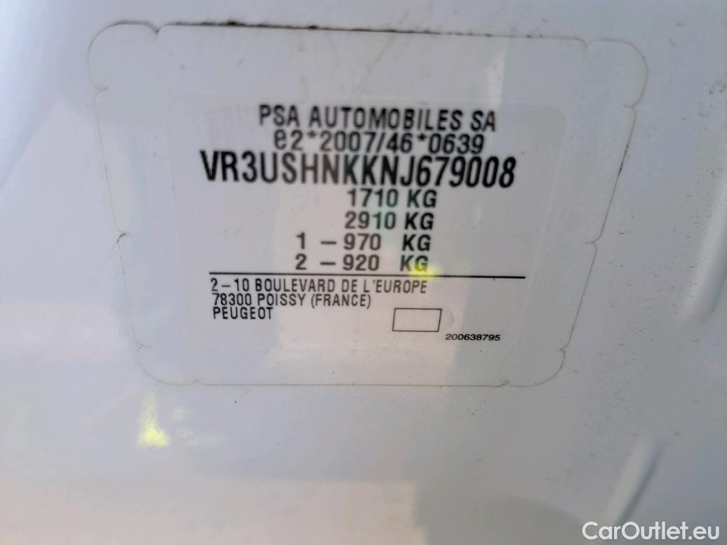 Peugeot  2008 PEUGEOT  / 2019 / 5P / todoterreno Active Pack Puretech 100 S&S BVM6 #19
