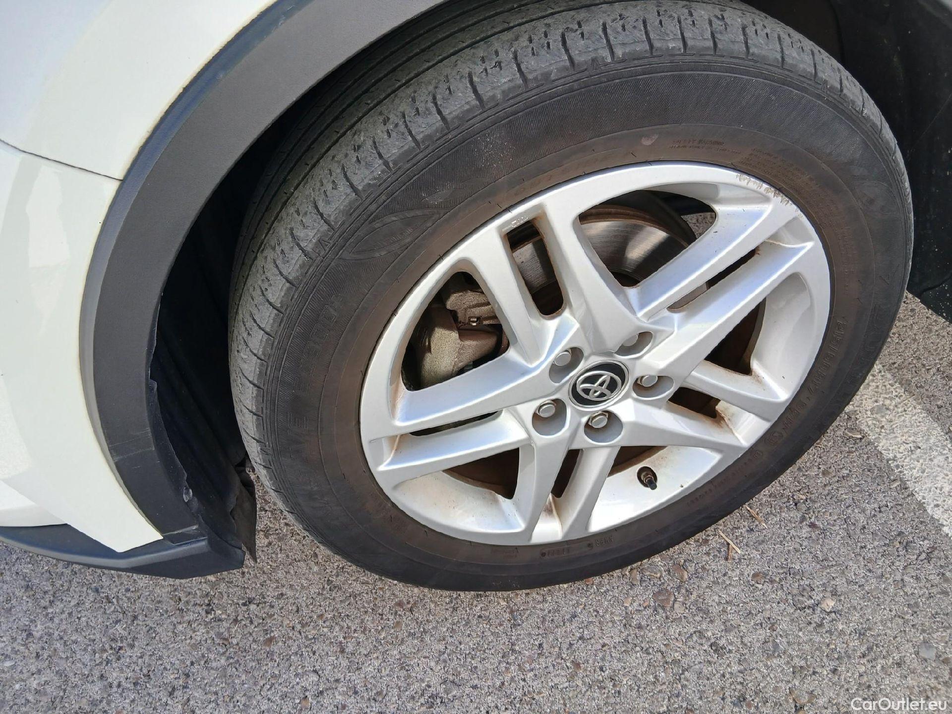 Toyota  C-HR TOYOTA  / 2019 / 5P / todoterreno 1.8 125H Active #17