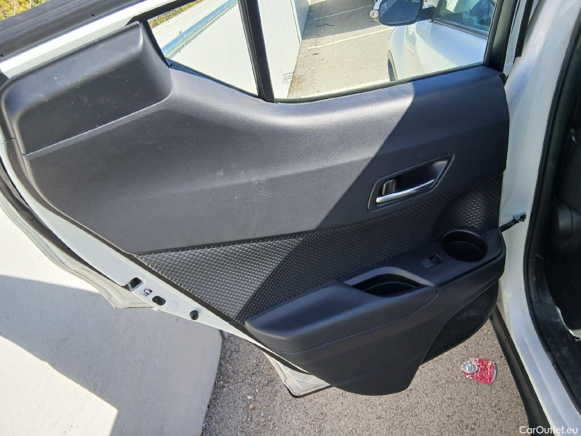  Toyota  C-HR TOYOTA  / 2019 / 5P / todoterreno 1.8 125H Active #23