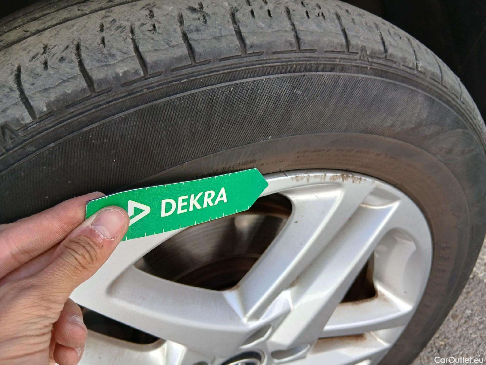  Toyota  C-HR TOYOTA  / 2019 / 5P / todoterreno 1.8 125H Active #16