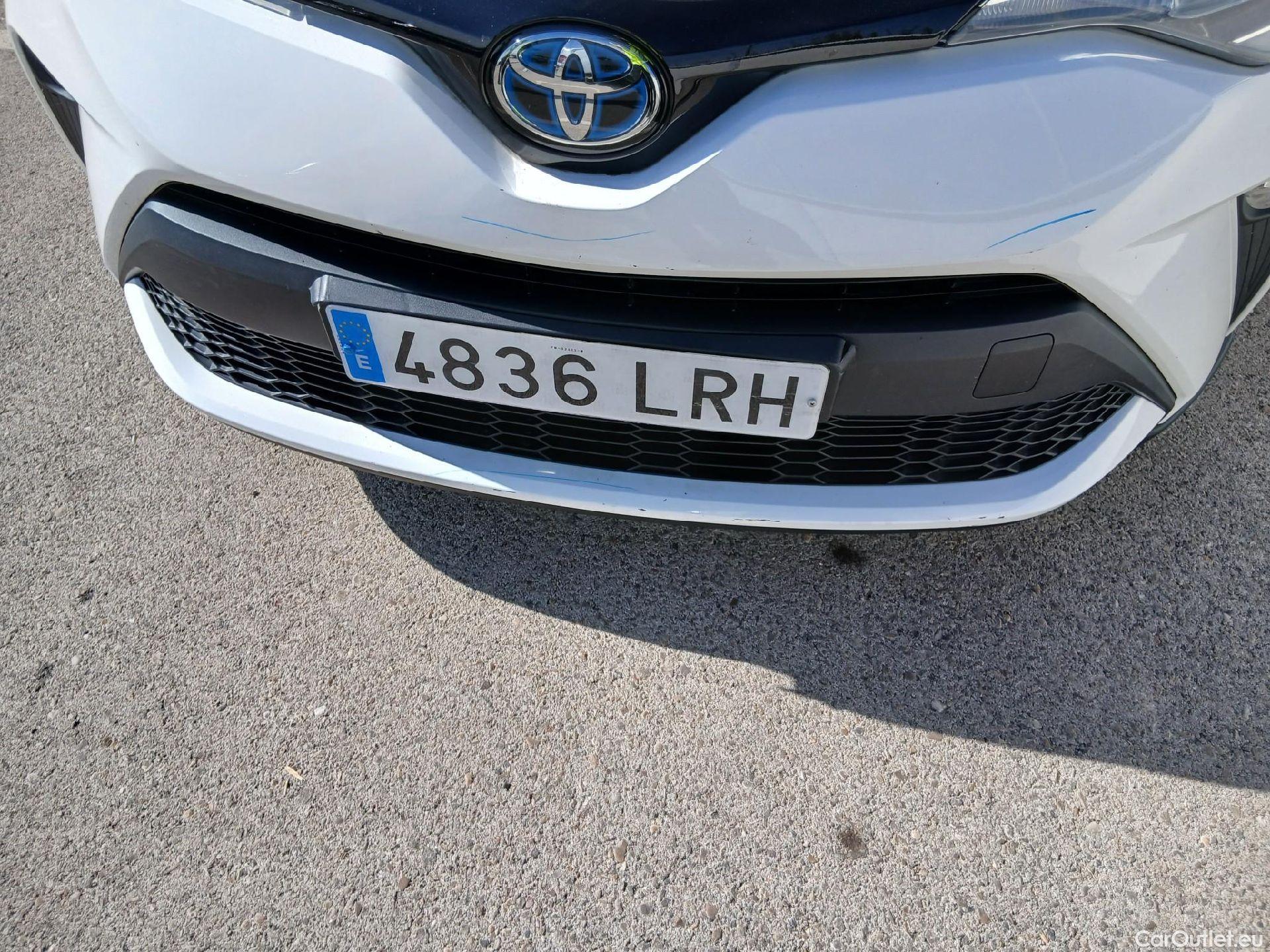  Toyota  C-HR TOYOTA  / 2019 / 5P / todoterreno 1.8 125H Active #15