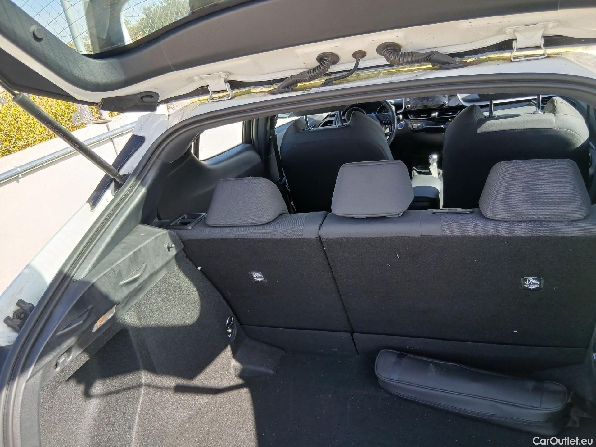  Toyota  C-HR TOYOTA  / 2019 / 5P / todoterreno 1.8 125H Active #4