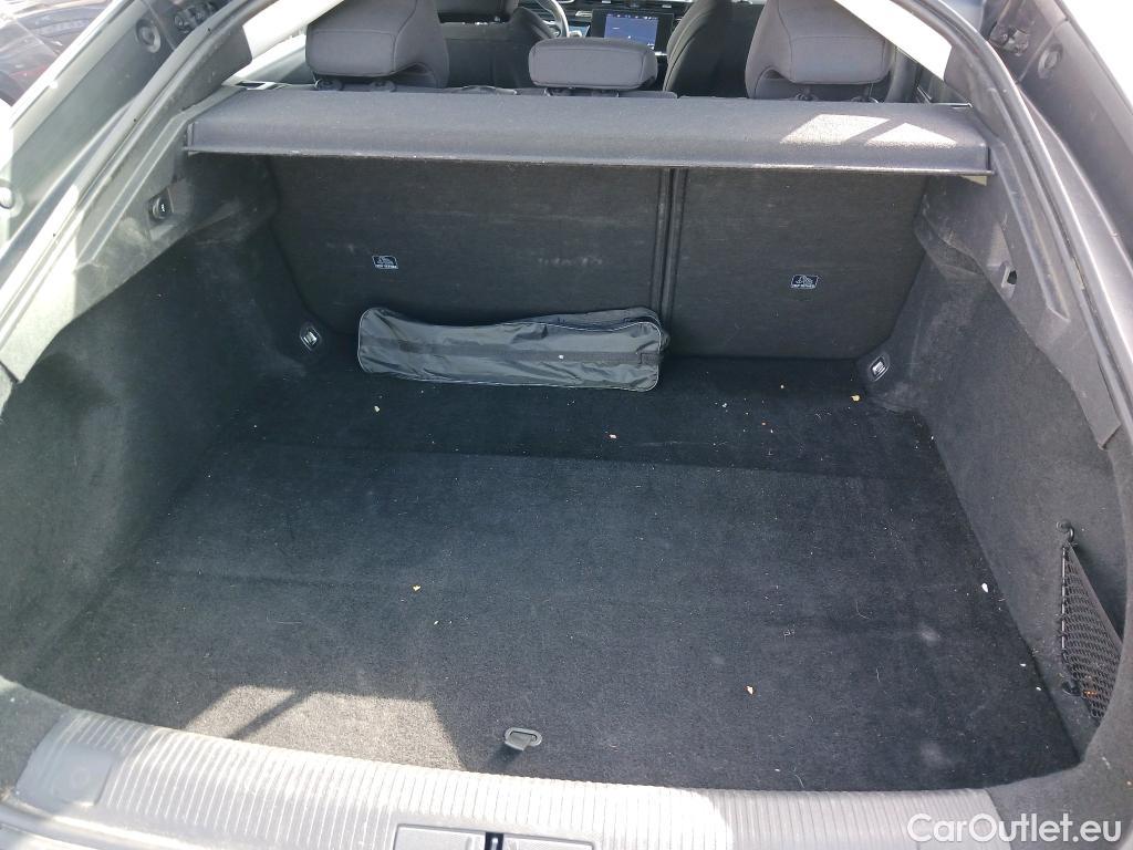 Peugeot  508 PEUGEOT  / 2018 / 5P / berlina con portón 5P Active Pack BlueHDi 130 S&S EAT8 #8