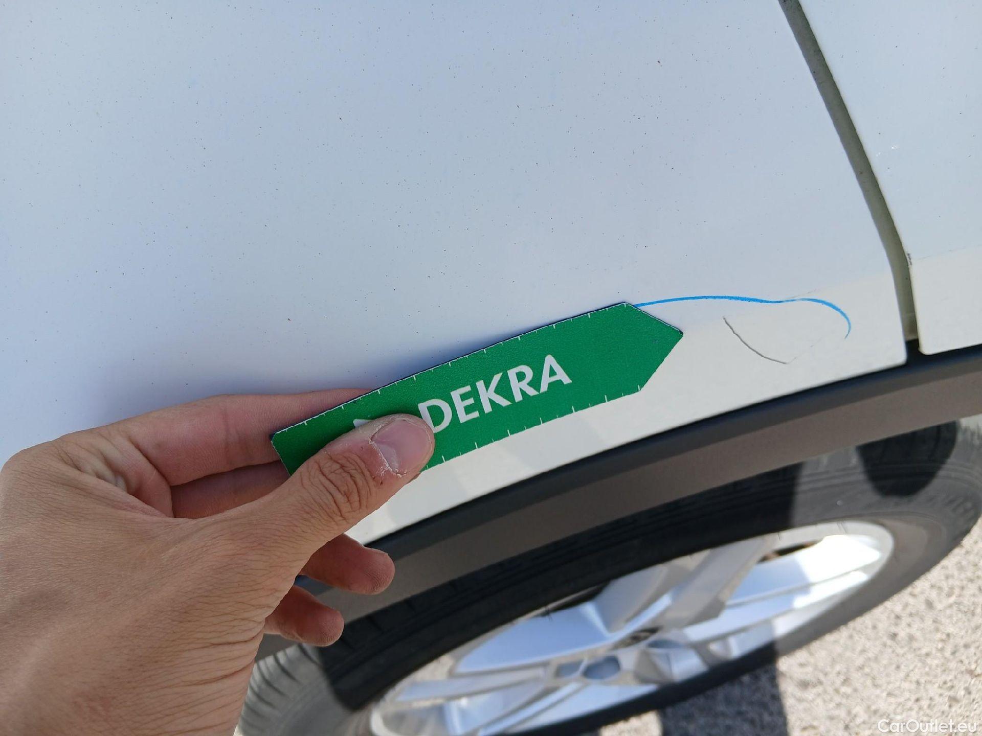  Toyota  C-HR TOYOTA  / 2019 / 5P / todoterreno 1.8 125H Active #32