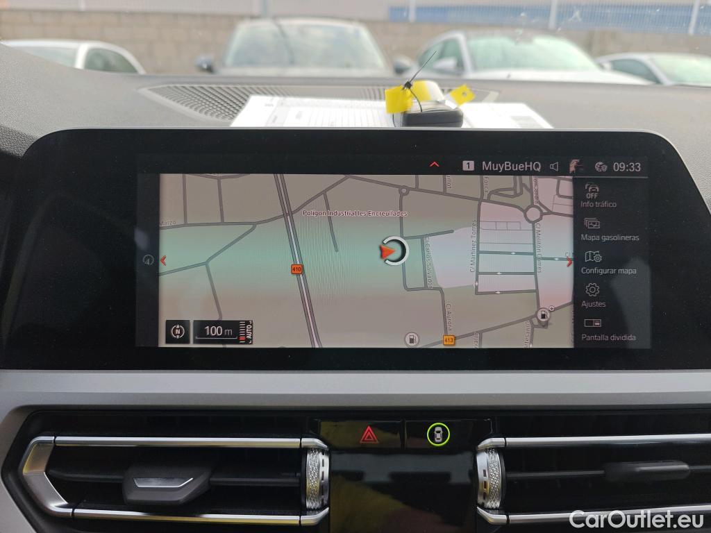 Bmw  Serie 3 BMW  / 2018 / 4P / sedán 318d Auto. #12