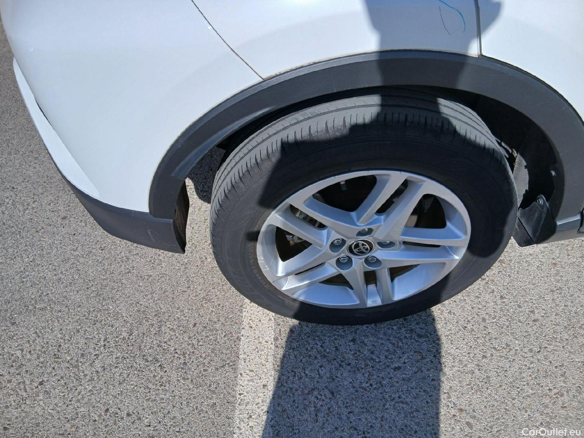  Toyota  C-HR TOYOTA  / 2019 / 5P / todoterreno 1.8 125H Active #31