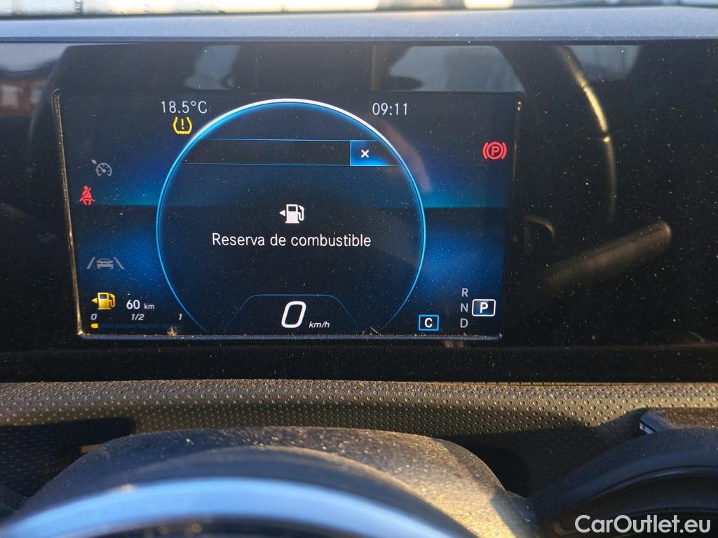  Mercedes  A-Klasse MERCEDES-BENZ Clase A / 2018 / 4P / sedán Sedán A 180 d #21
