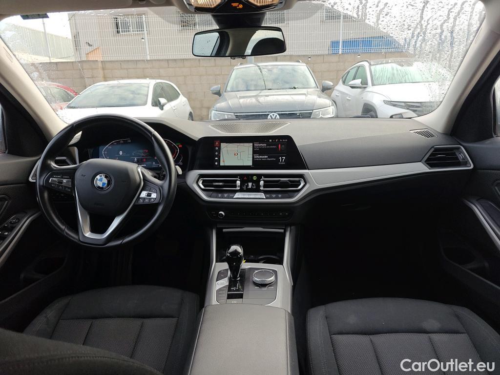 Bmw  Serie 3 BMW  / 2018 / 4P / sedán 318d Auto. #3