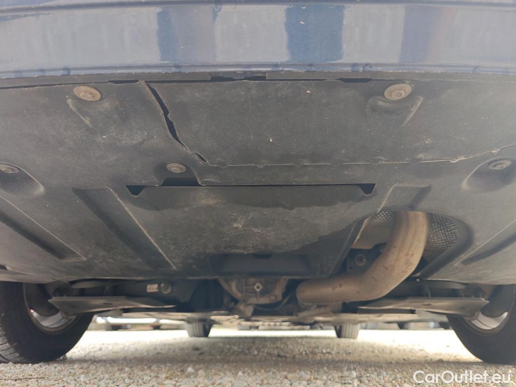 Bmw  Serie 3 BMW  / 2018 / 4P / sedán 318d Auto. #11