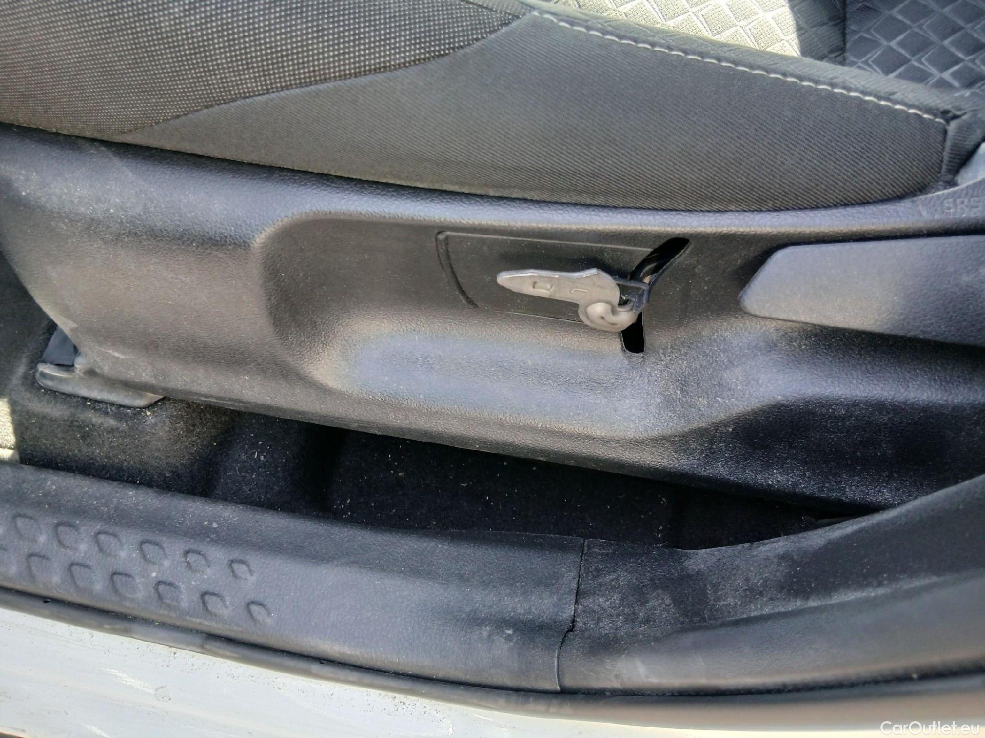  Toyota  C-HR TOYOTA  / 2019 / 5P / todoterreno 1.8 125H Active #19