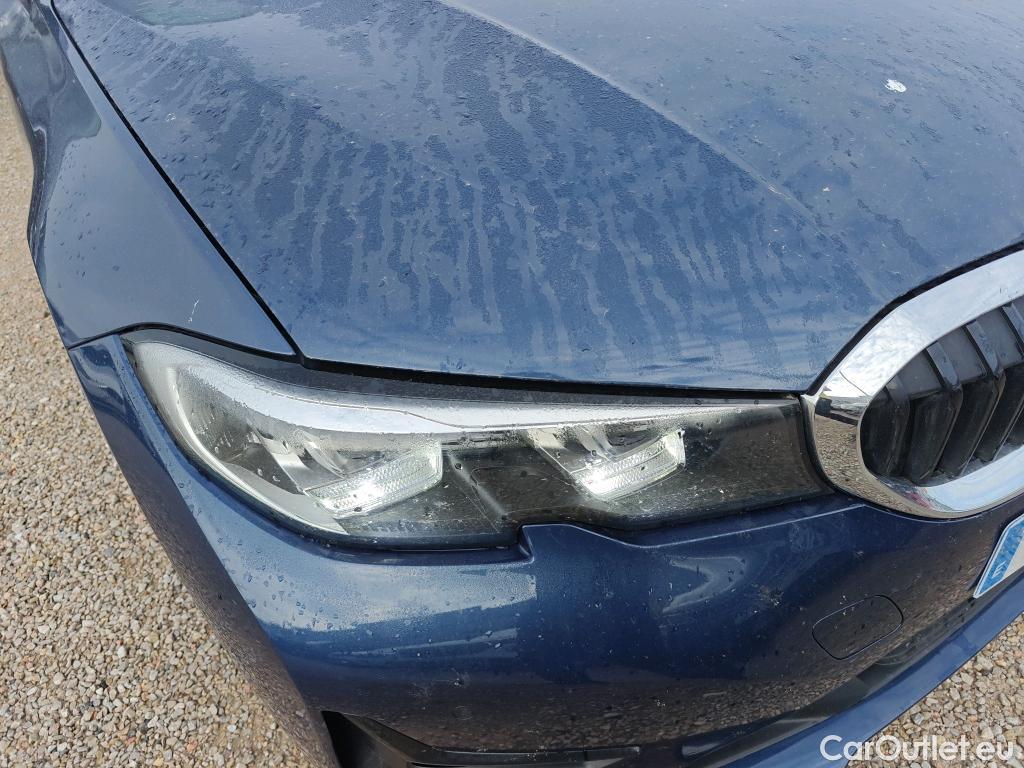 Bmw  Serie 3 BMW  / 2018 / 4P / sedán 318d Auto. #17