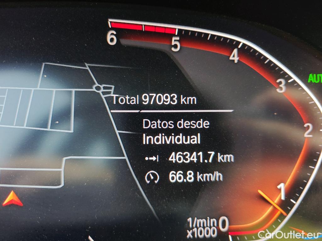 Bmw  Serie 3 BMW  / 2018 / 4P / sedán 318d Auto. #5