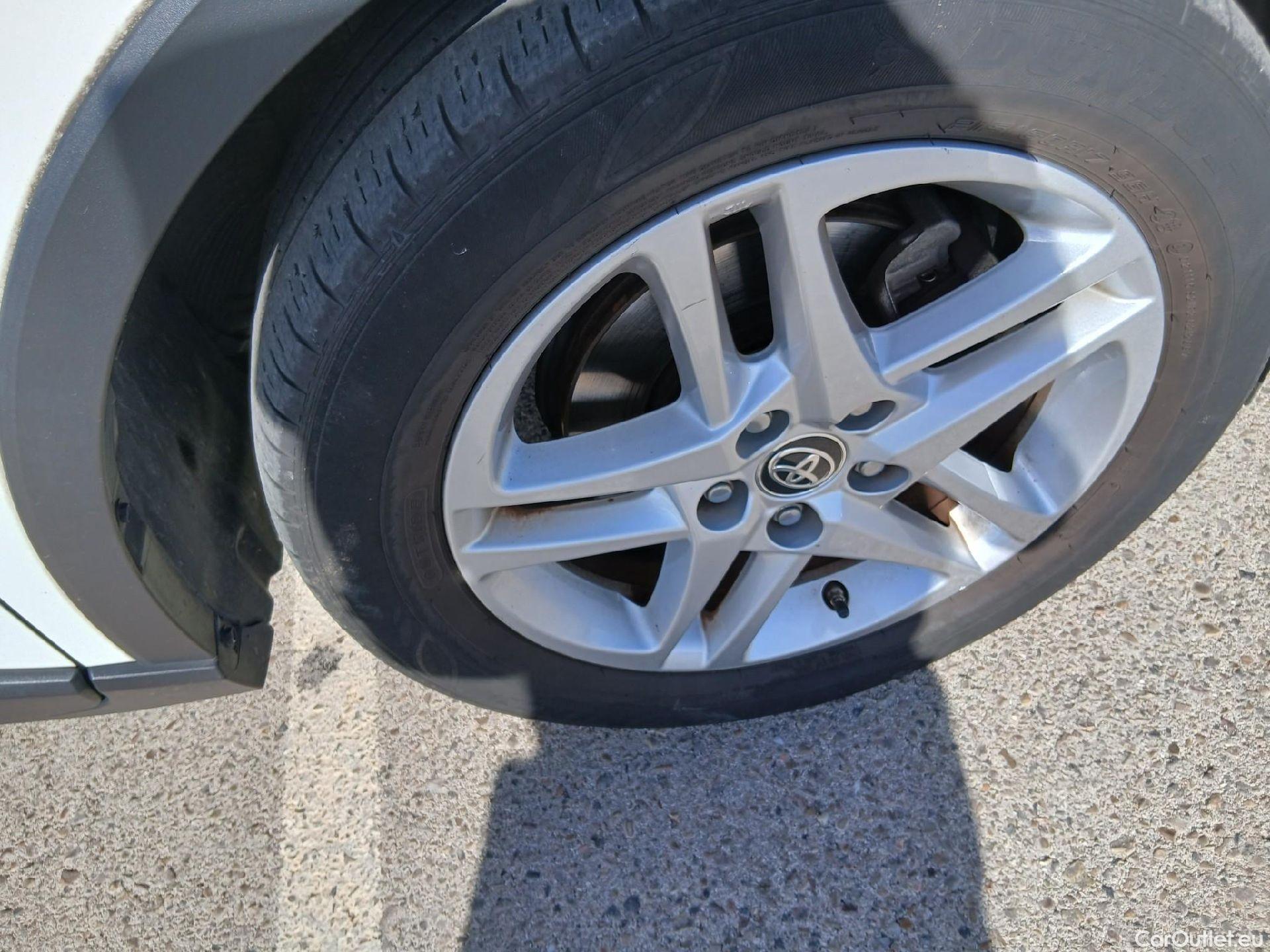  Toyota  C-HR TOYOTA  / 2019 / 5P / todoterreno 1.8 125H Active #36