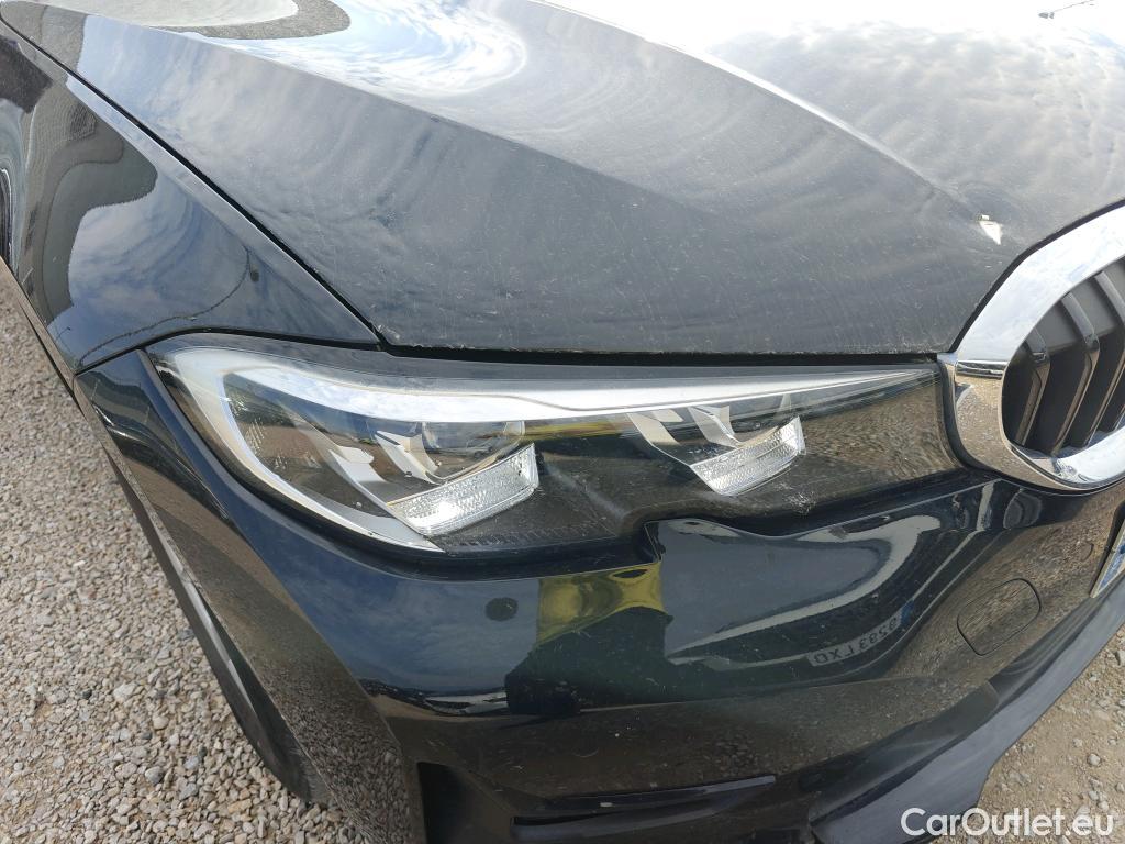 Bmw  Serie 3 BMW  / 2018 / 4P / sedán 318d Auto. #17