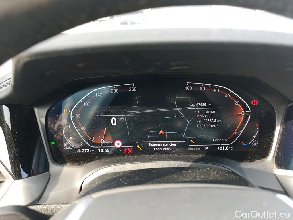 Bmw  Serie 3 BMW  / 2018 / 4P / sedán 318d Auto. #4