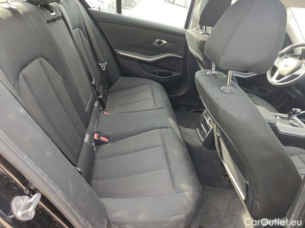 Bmw  Serie 3 BMW  / 2018 / 4P / sedán 318d Auto. #7