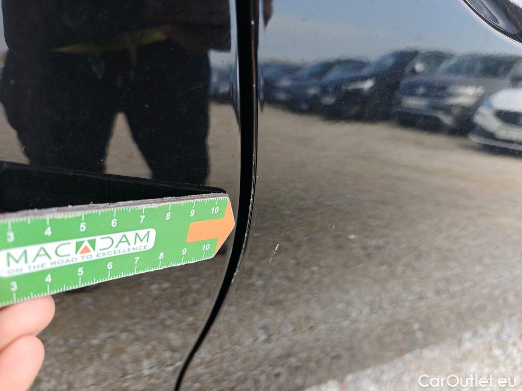 Bmw  Serie 3 BMW  / 2018 / 4P / sedán 318d Auto. #13