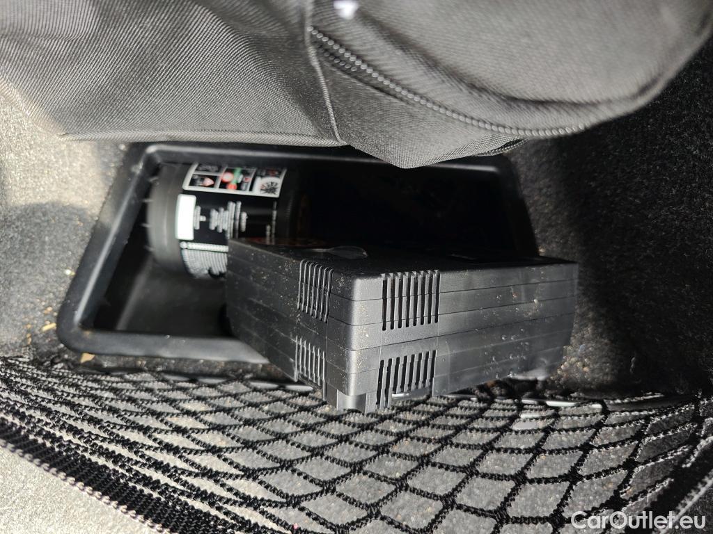 Bmw  Serie 3 BMW  / 2018 / 4P / sedán 318d Auto. #10