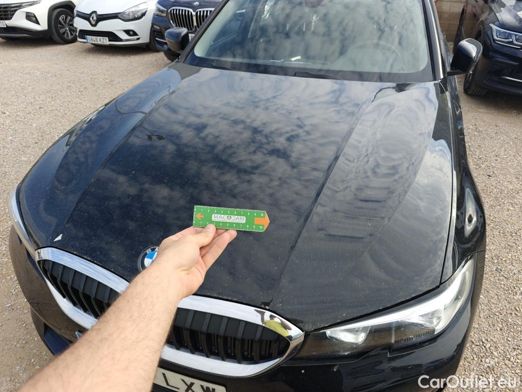 Bmw  Serie 3 BMW  / 2018 / 4P / sedán 318d Auto. #3