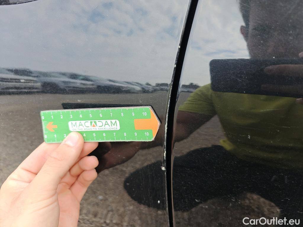 Bmw  Serie 3 BMW  / 2018 / 4P / sedán 318d Auto. #29