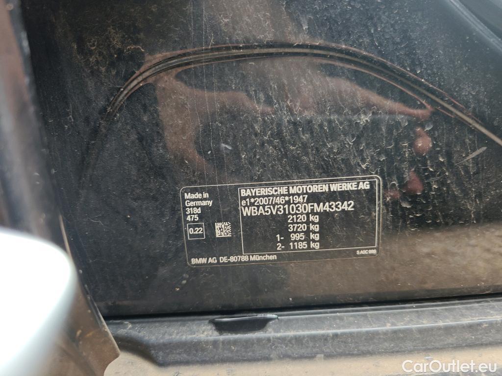 Bmw  Serie 3 BMW  / 2018 / 4P / sedán 318d Auto. #18