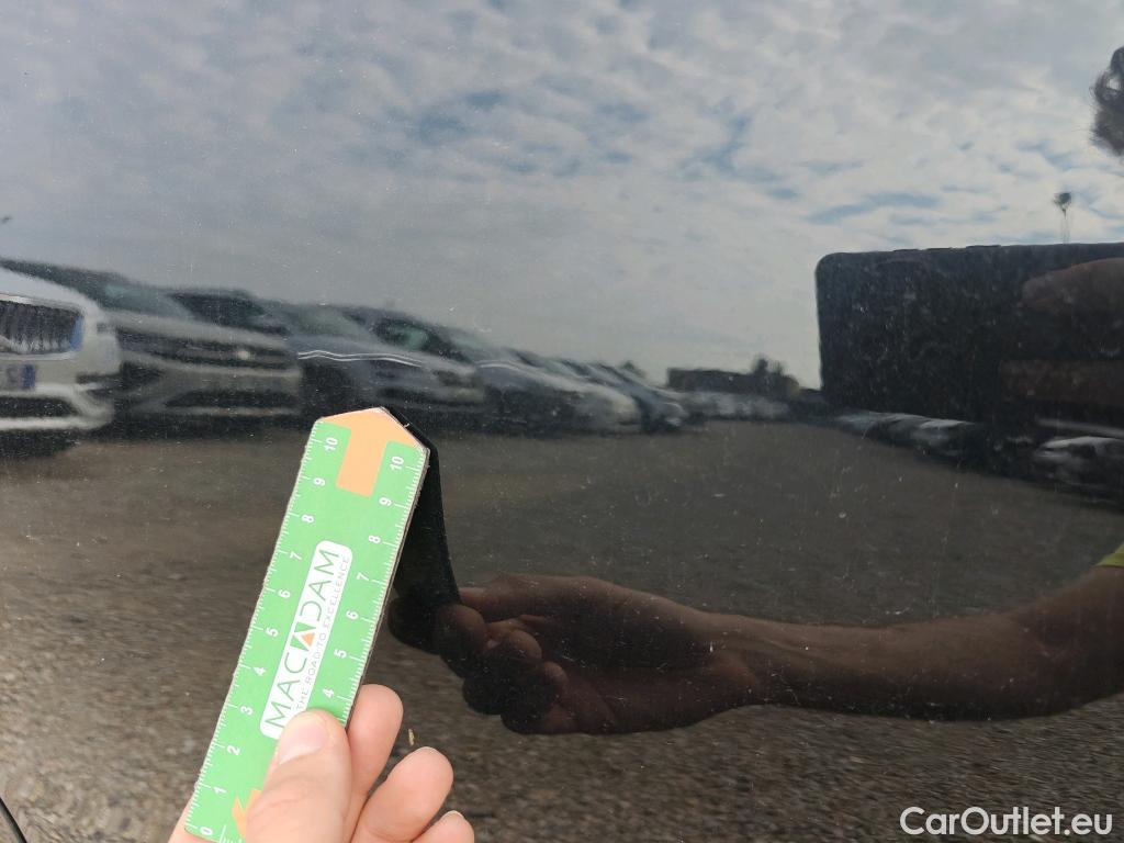 Bmw  Serie 3 BMW  / 2018 / 4P / sedán 318d Auto. #31