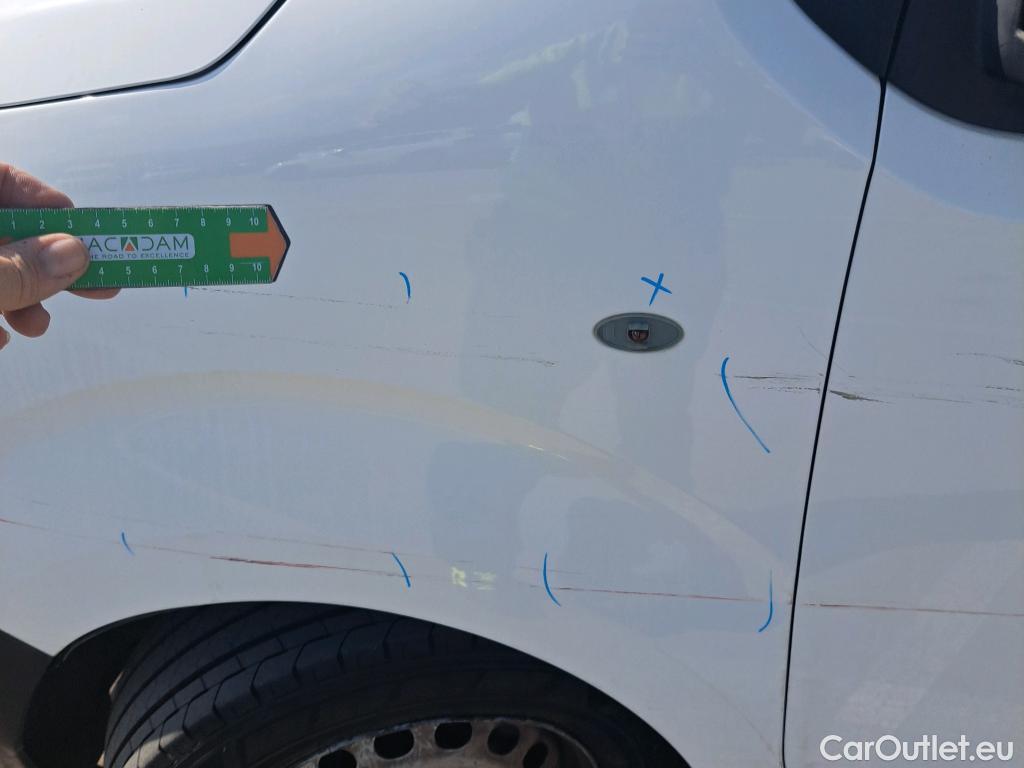  Opel  Vivaro OPEL  / 2019 / 4P / furgón 1.5 Diésel 88kW (120CV) M Std Express #83