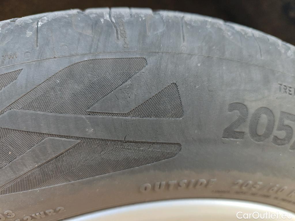 Bmw  Serie 3 BMW  / 2018 / 4P / sedán 318d Auto. #25