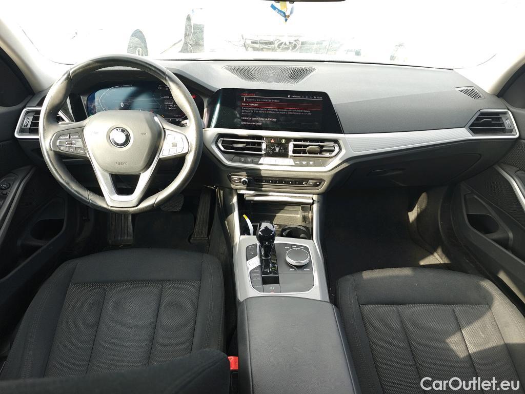 Bmw  Serie 3 BMW  / 2018 / 4P / sedán 318d Auto. #3