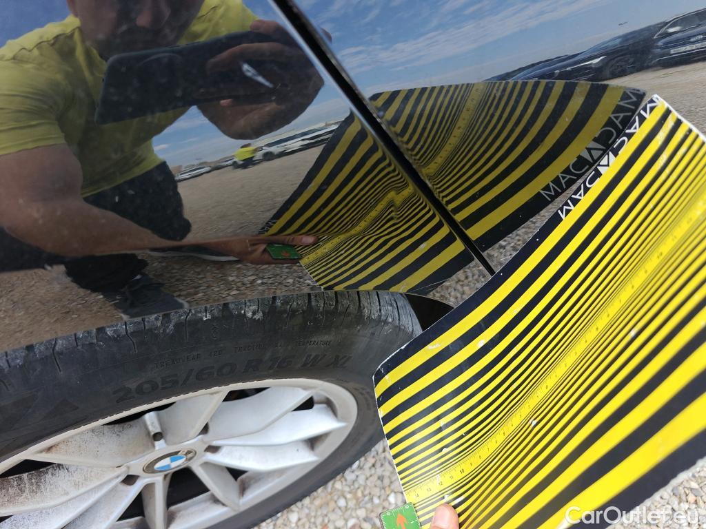 Bmw  Serie 3 BMW  / 2018 / 4P / sedán 318d Auto. #9
