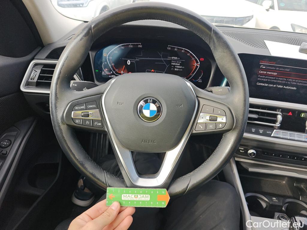 Bmw  Serie 3 BMW  / 2018 / 4P / sedán 318d Auto. #37