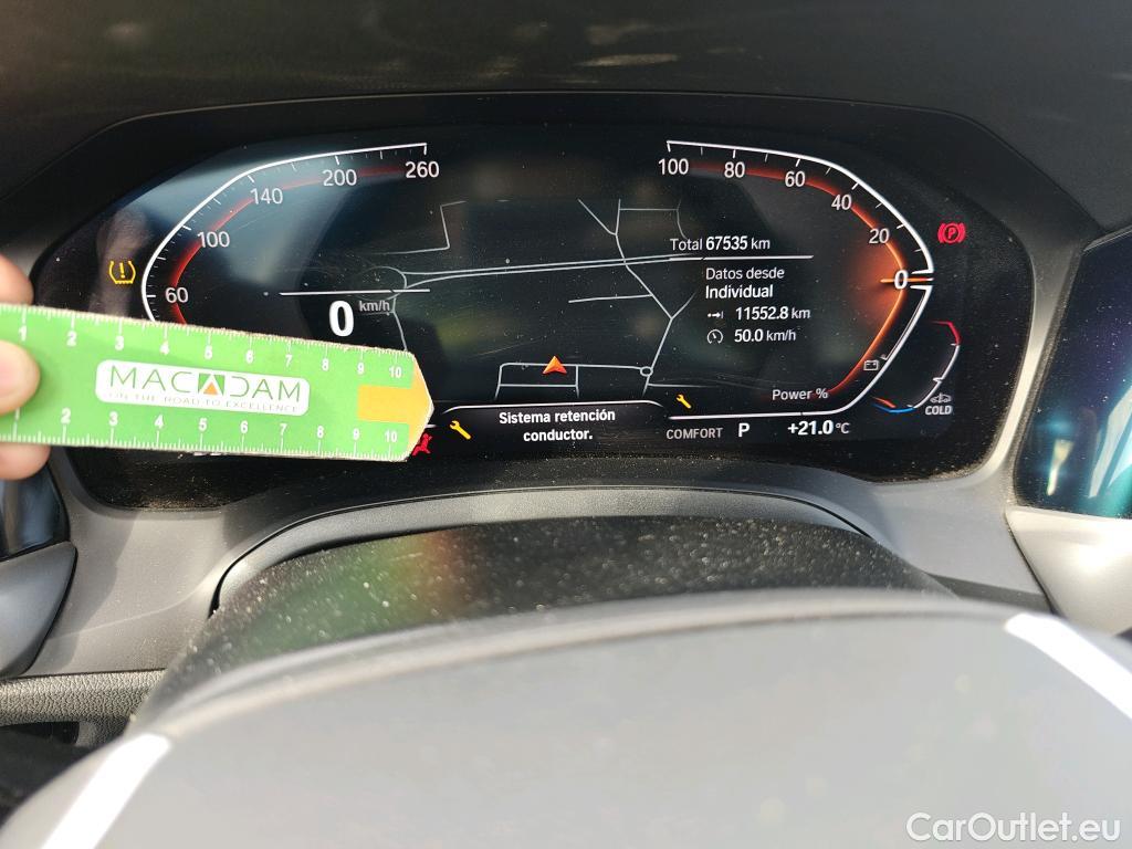 Bmw  Serie 3 BMW  / 2018 / 4P / sedán 318d Auto. #54