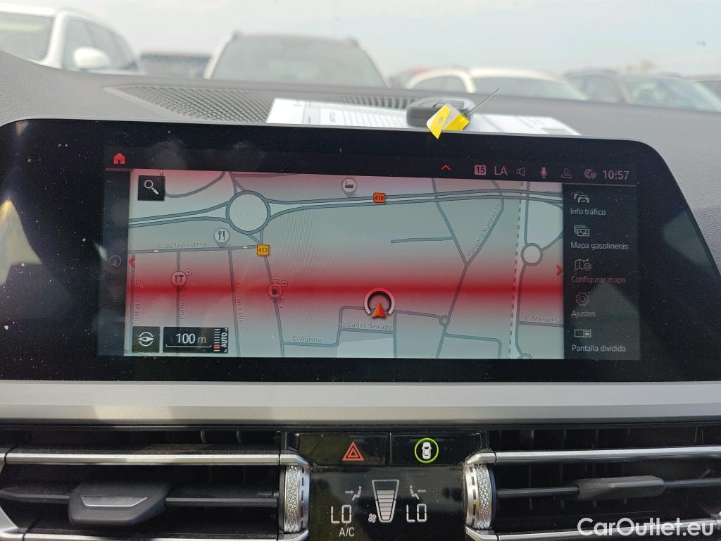 Bmw  Serie 3 BMW  / 2018 / 4P / sedán 318d Auto. #12