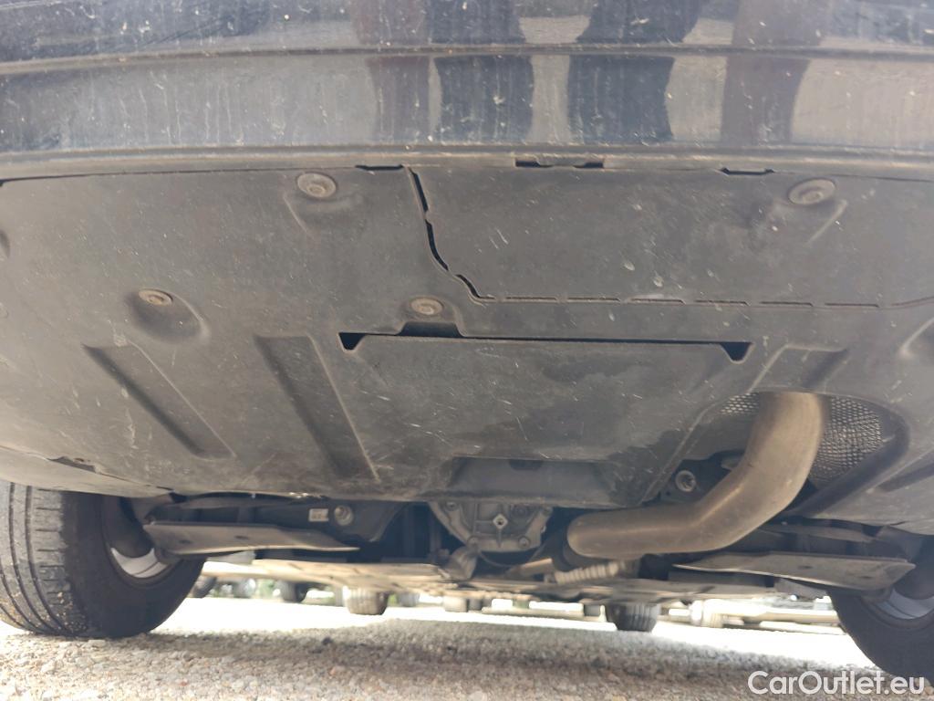 Bmw  Serie 3 BMW  / 2018 / 4P / sedán 318d Auto. #11