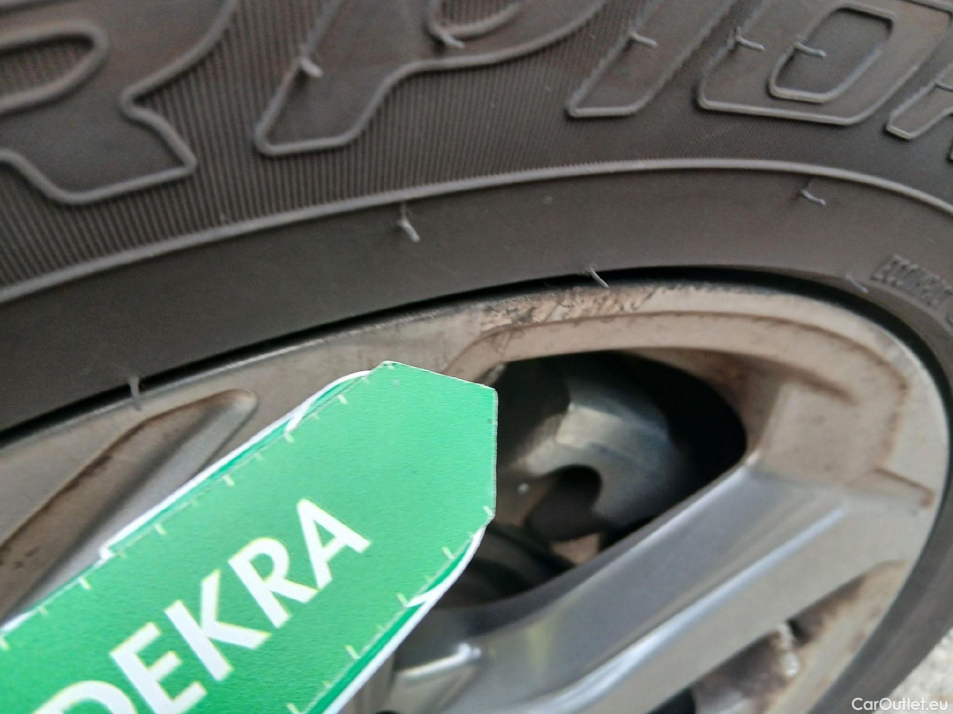  Toyota  RAV4 TOYOTA  / 2018 / 5P / todoterreno 2.5l 220H Advance #11