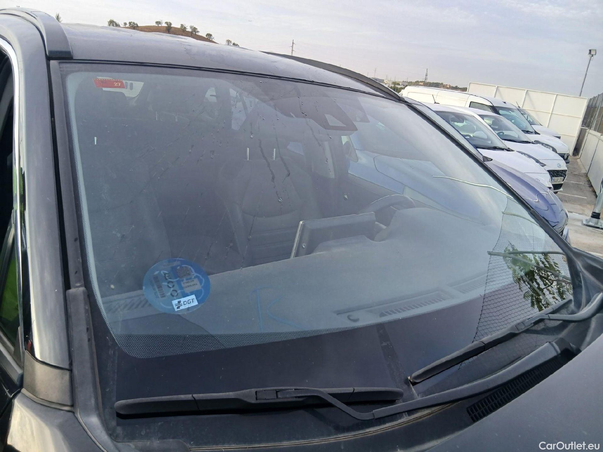  Toyota  RAV4 TOYOTA  / 2018 / 5P / todoterreno 2.5l 220H Advance #13