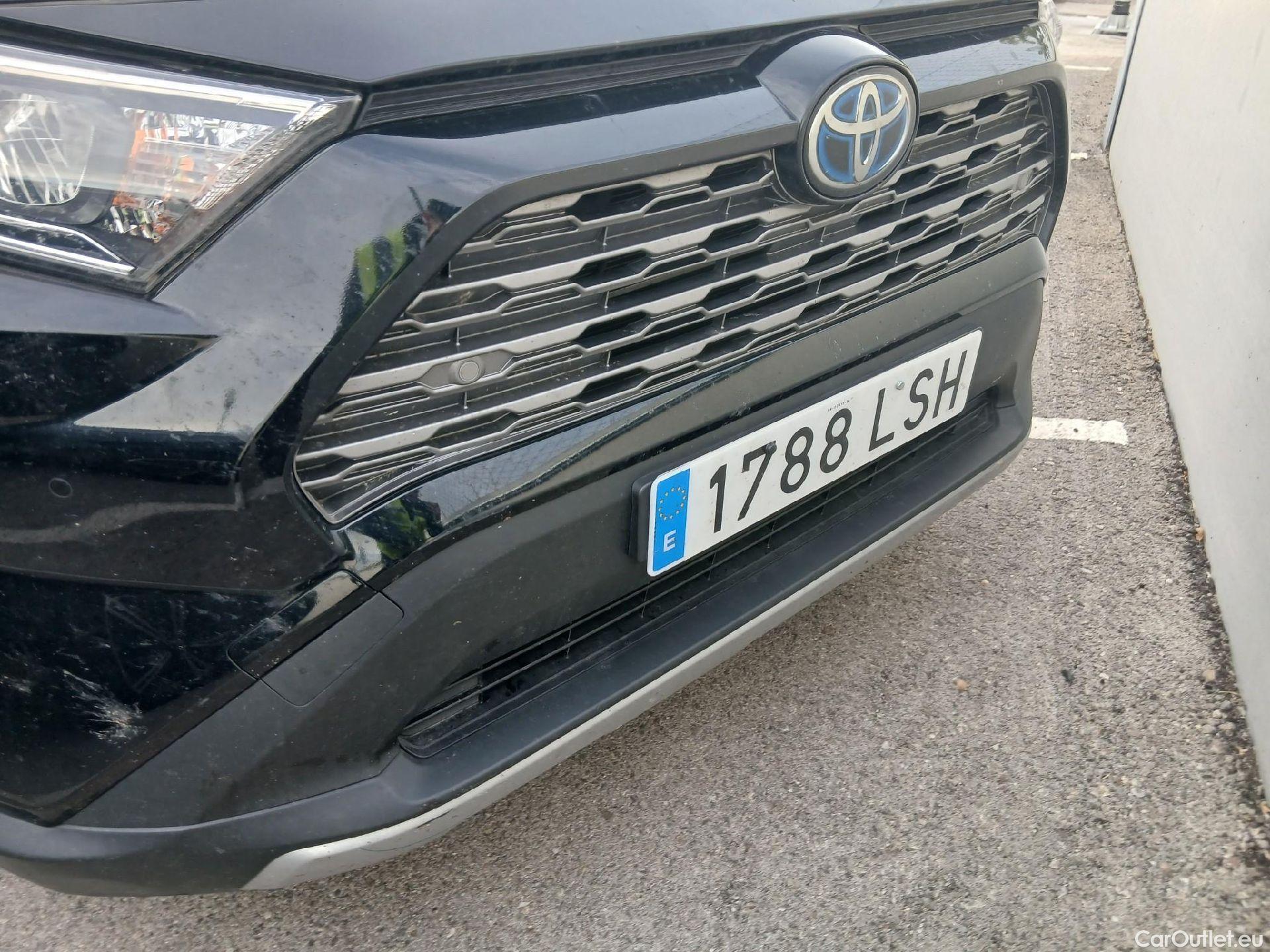 Toyota  RAV4 TOYOTA  / 2018 / 5P / todoterreno 2.5l 220H Advance #19