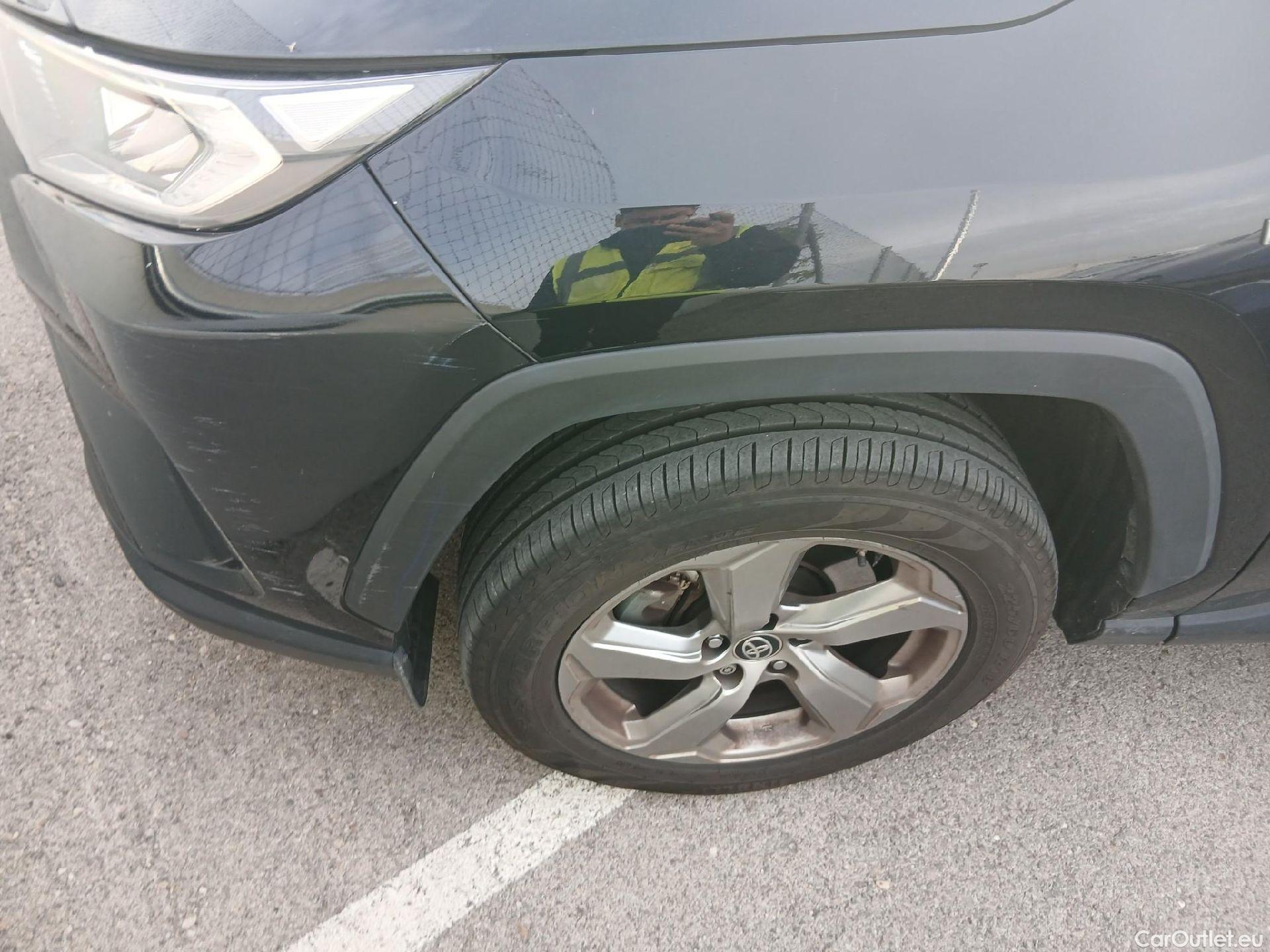  Toyota  RAV4 TOYOTA  / 2018 / 5P / todoterreno 2.5l 220H Advance #20