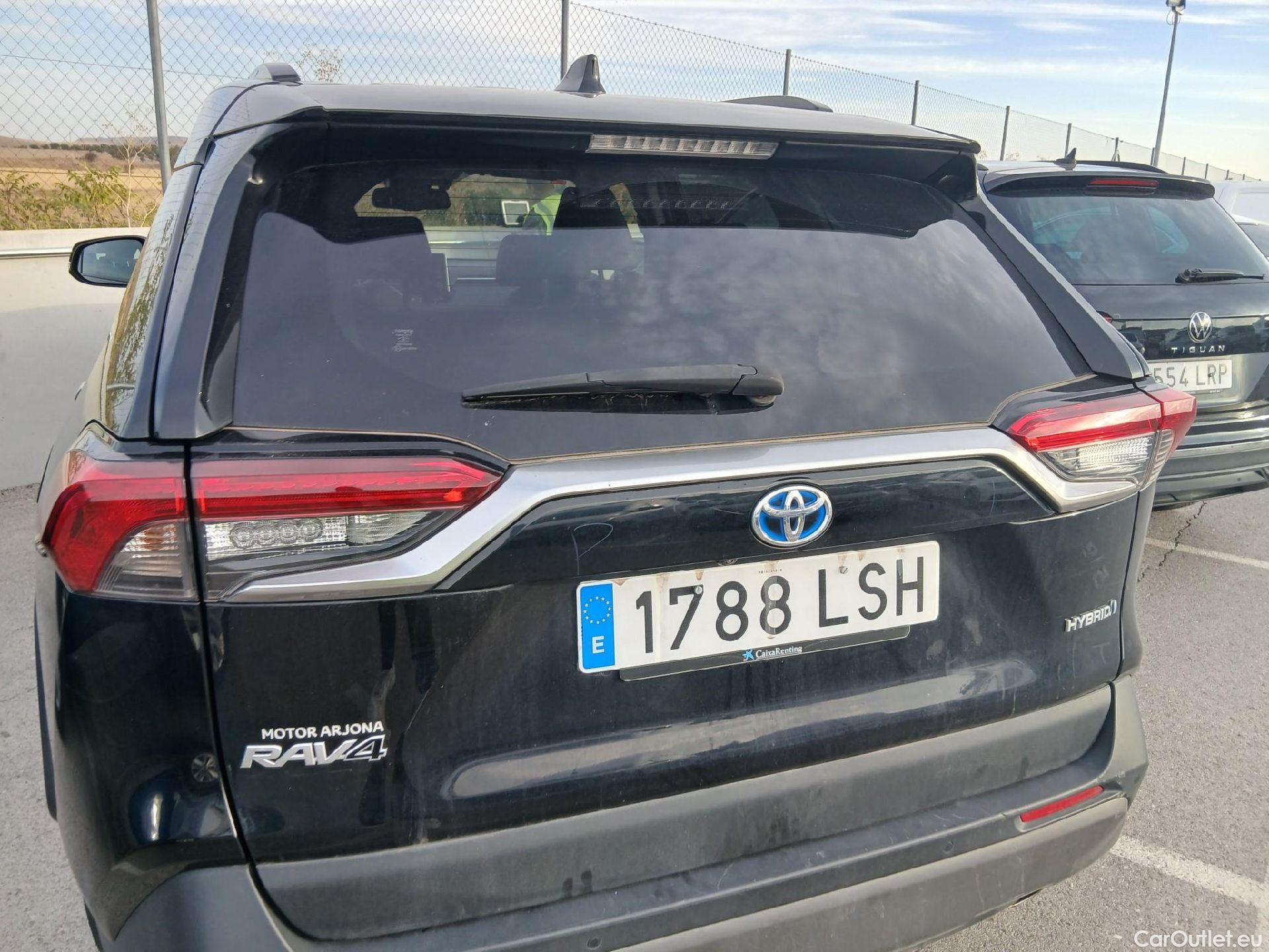 Toyota  RAV4 TOYOTA  / 2018 / 5P / todoterreno 2.5l 220H Advance #29