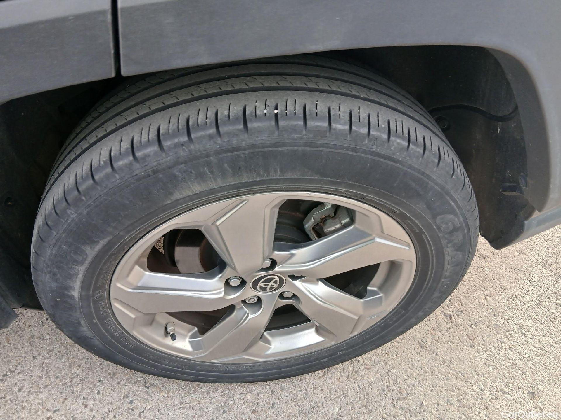  Toyota  RAV4 TOYOTA  / 2018 / 5P / todoterreno 2.5l 220H Advance #10
