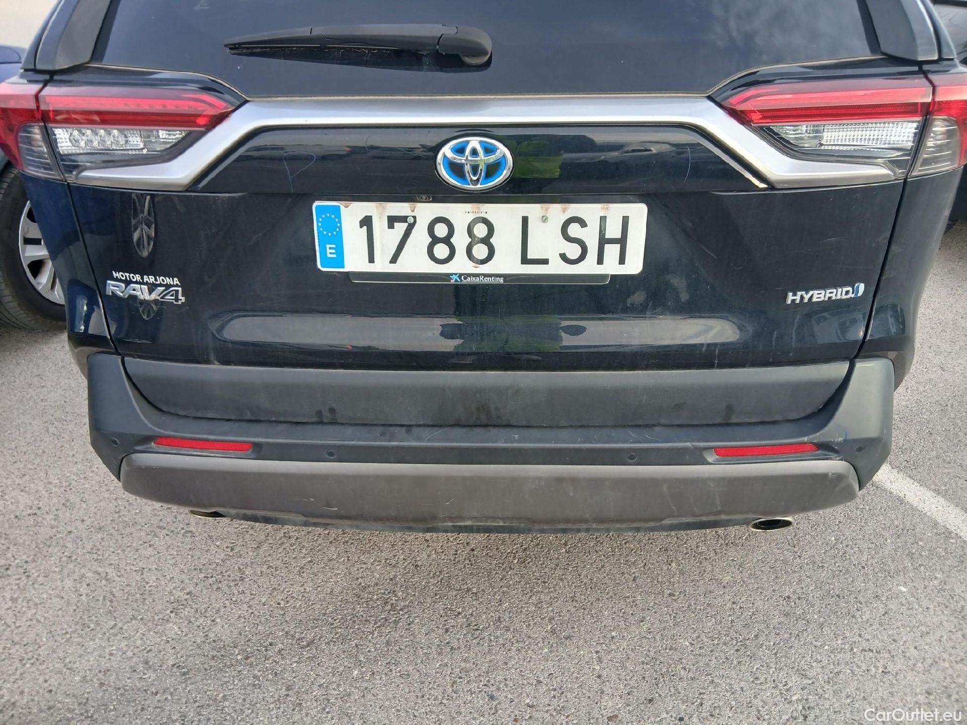  Toyota  RAV4 TOYOTA  / 2018 / 5P / todoterreno 2.5l 220H Advance #33