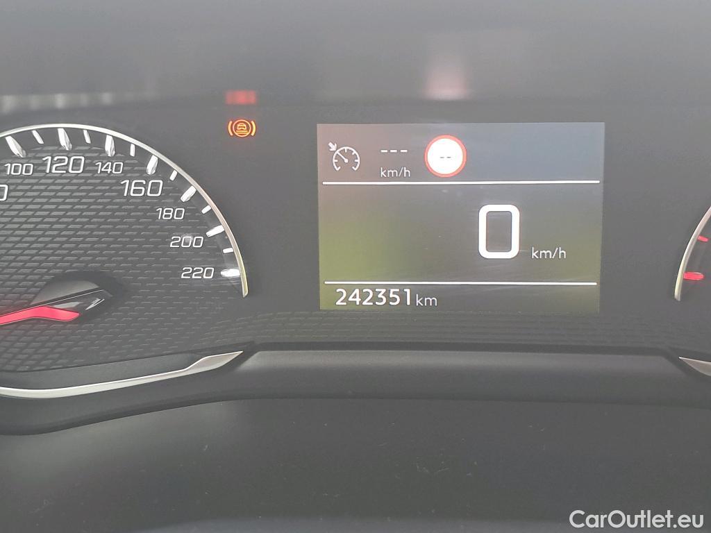  Peugeot  2008 PEUGEOT  / 2019 / 5P / todoterreno Allure BlueHDI 81kW (110CV) #39
