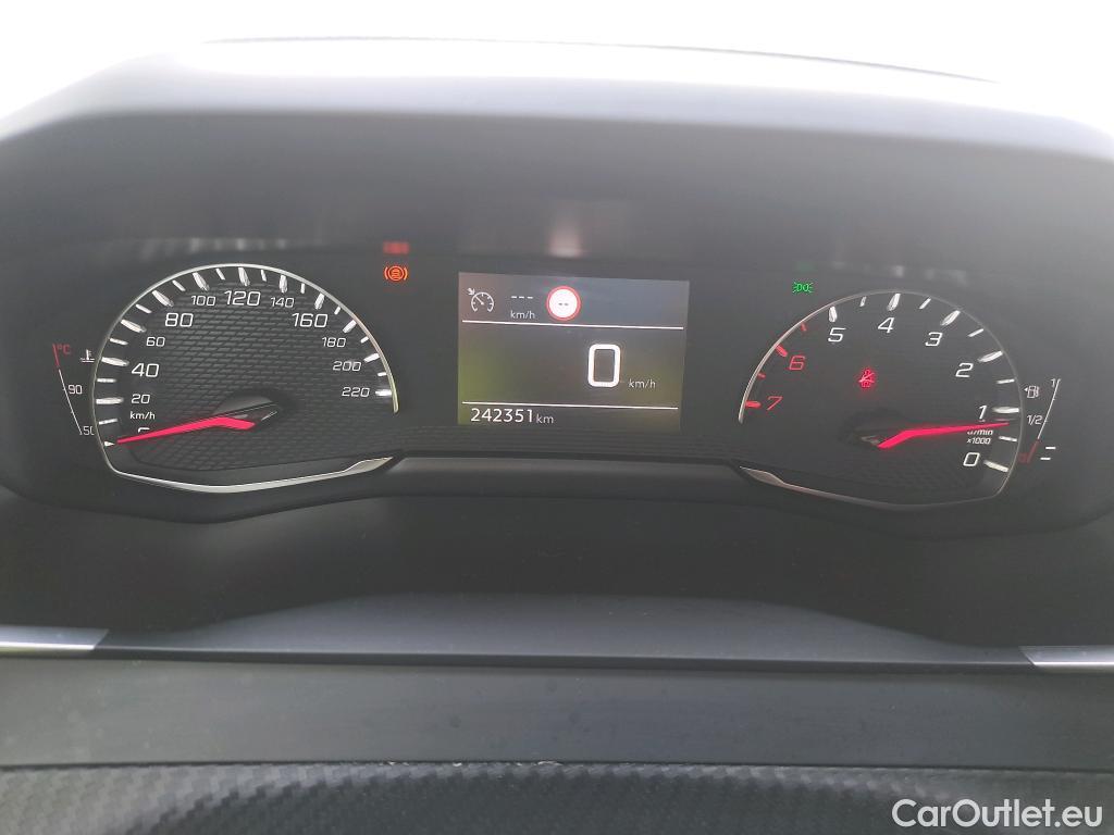  Peugeot  2008 PEUGEOT  / 2019 / 5P / todoterreno Allure BlueHDI 81kW (110CV) #38