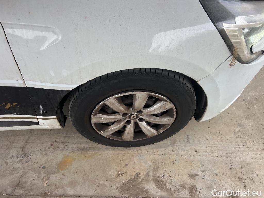  Renault  Clio RENAULT  / 2019 / 5P / berlina con portón Life SCe 49 kW (67CV) #23