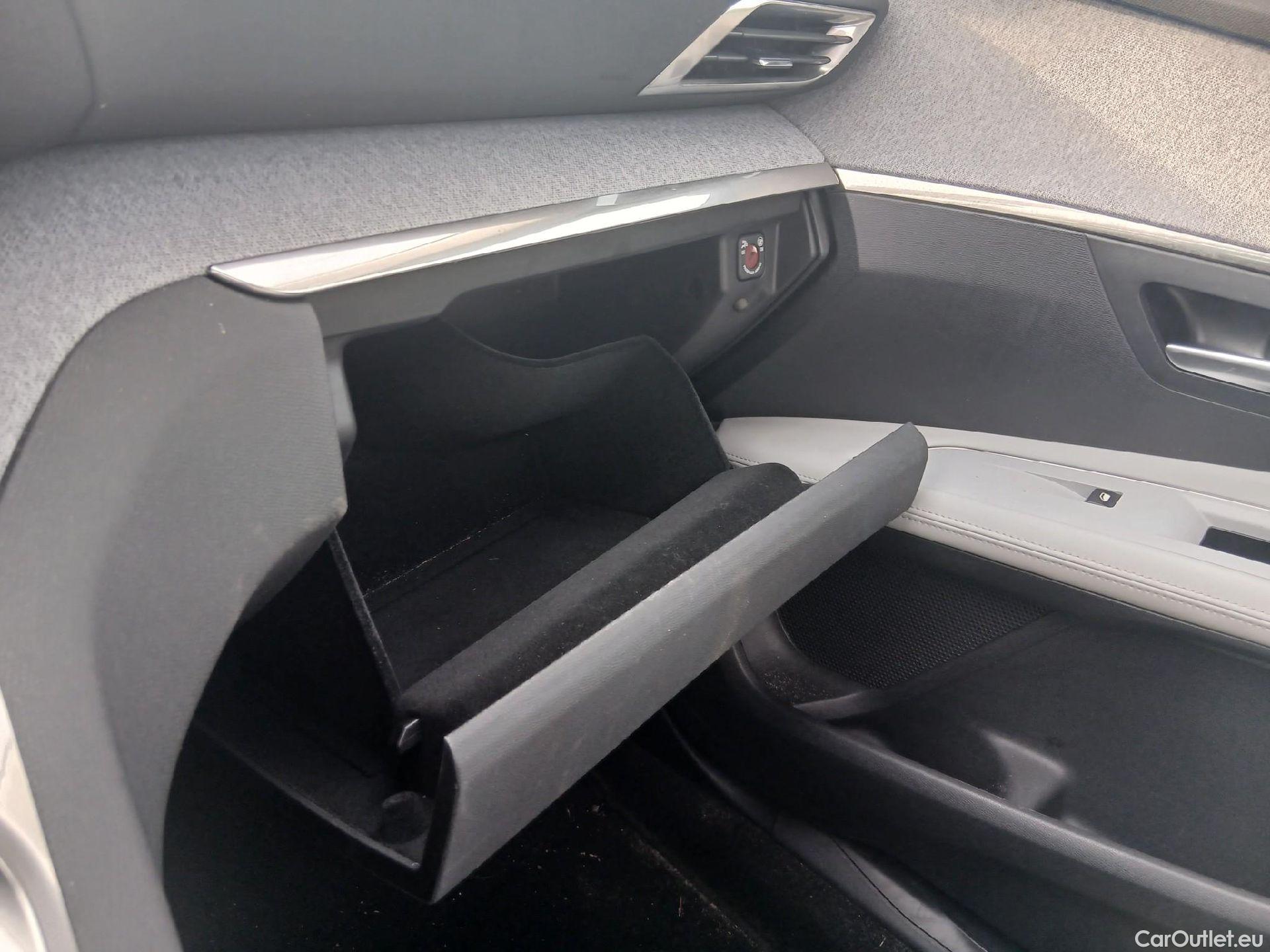  Peugeot  3008 PEUGEOT  / 2016 / 5P / todoterreno 1.5 BlueHDi 96kW (130CV) S&S Allure #1