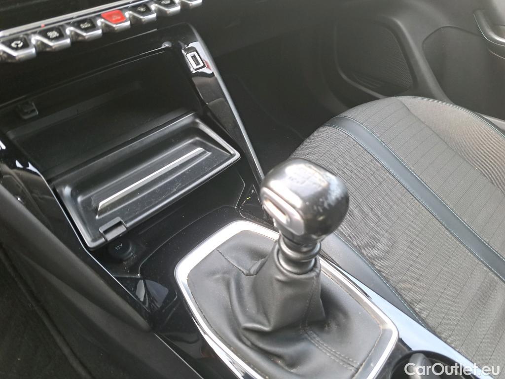  Peugeot  2008 PEUGEOT  / 2019 / 5P / todoterreno Allure BlueHDI 81kW (110CV) #42