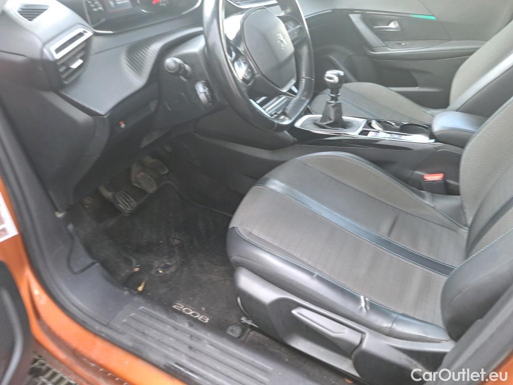  Peugeot  2008 PEUGEOT  / 2019 / 5P / todoterreno Allure BlueHDI 81kW (110CV) #17