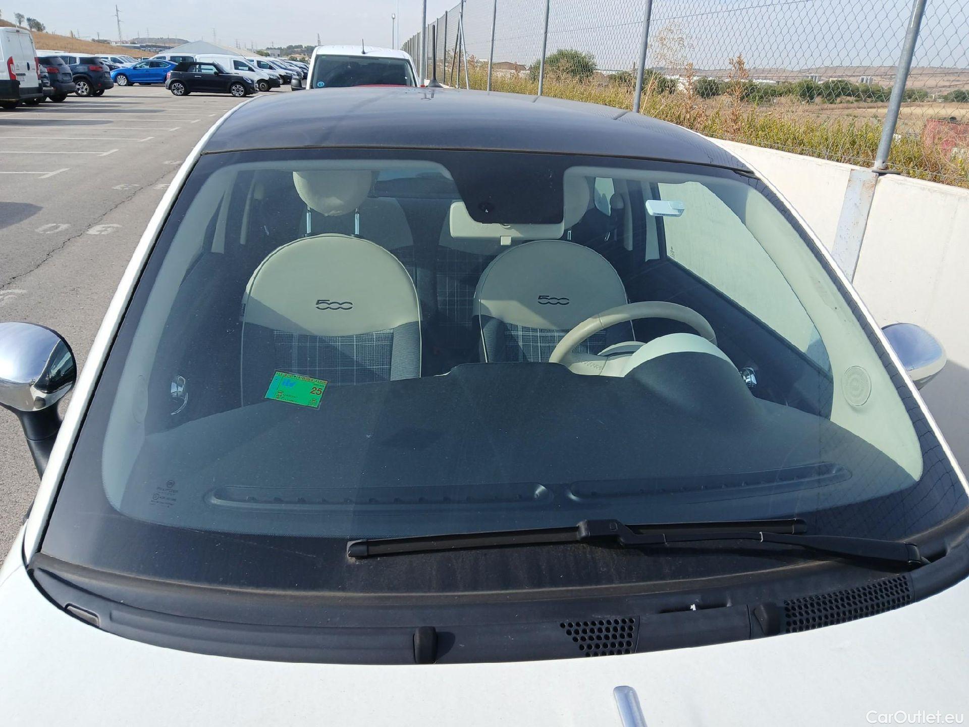  Fiat  500 FIAT  / 2015 / 3P / berlina con portón 1.2 8v 51kW (69CV) Mirror Fleet(SP) #11